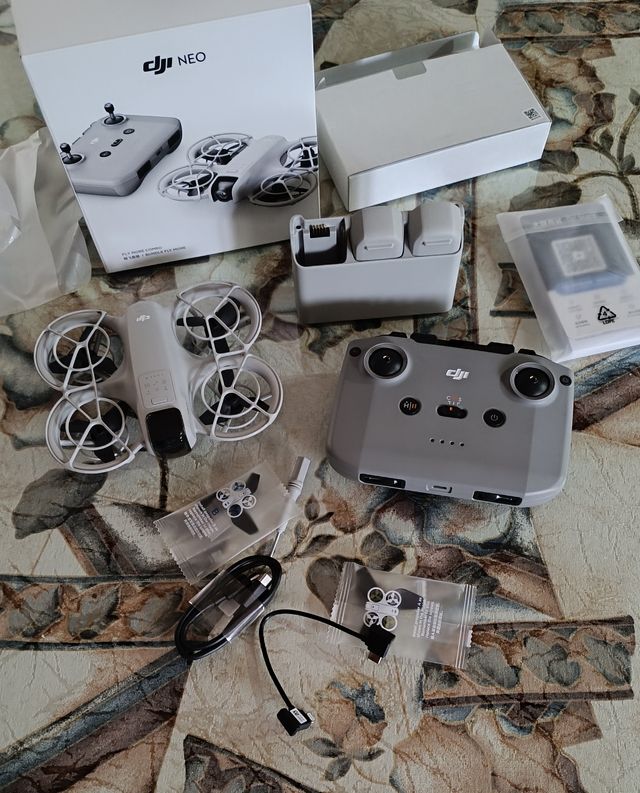 DJI Neo Fly More Combo Drone