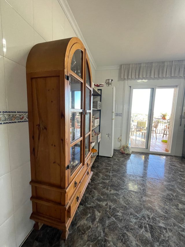 Aparador Rústico Madera y Cristal