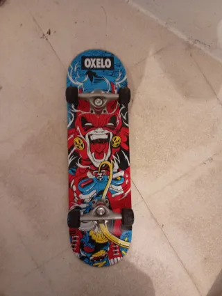 Monopatín Oxelo con diseño de mono
