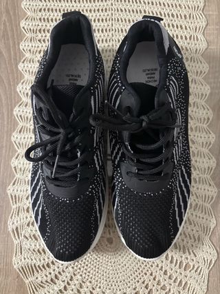 Zapatillas deportivas chico negras y blancas