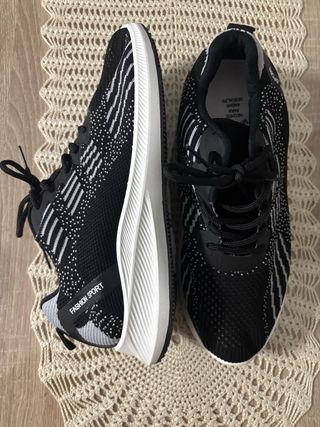 Zapatillas deportivas chico negras y blancas