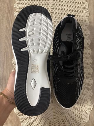 Zapatillas deportivas chico negras y blancas