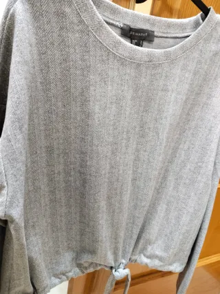 Blusa gris espiga con lazada