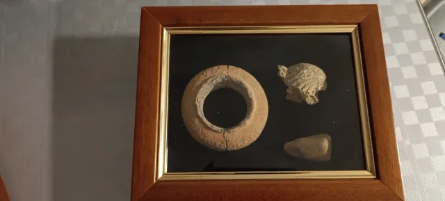 Ánfora de terracota y piedra