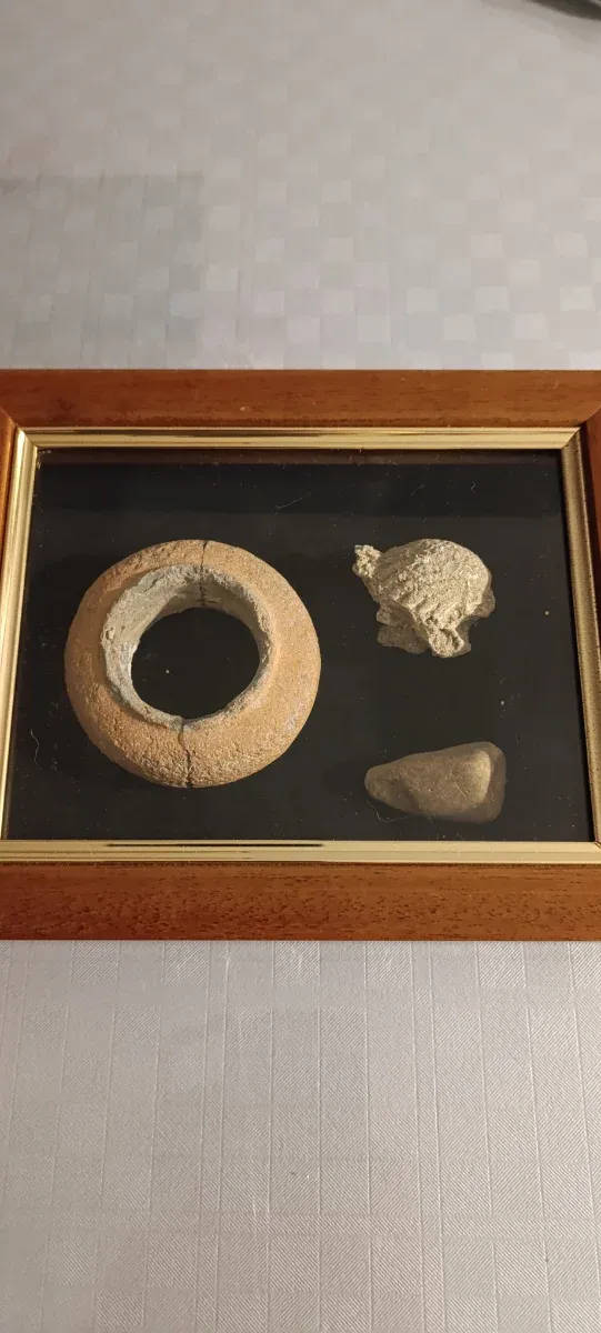 Ánfora de terracota y piedra