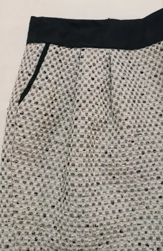 Falda de mujer beige y negra