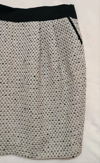 Falda de mujer beige y negra