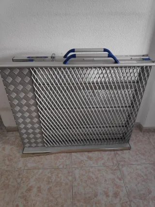 Rampa aluminio desplegada 200x86 cm, bodes lateral