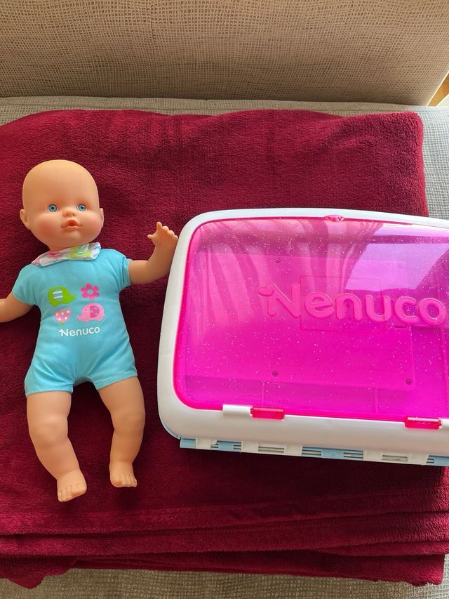 Nenuco con maletín médico