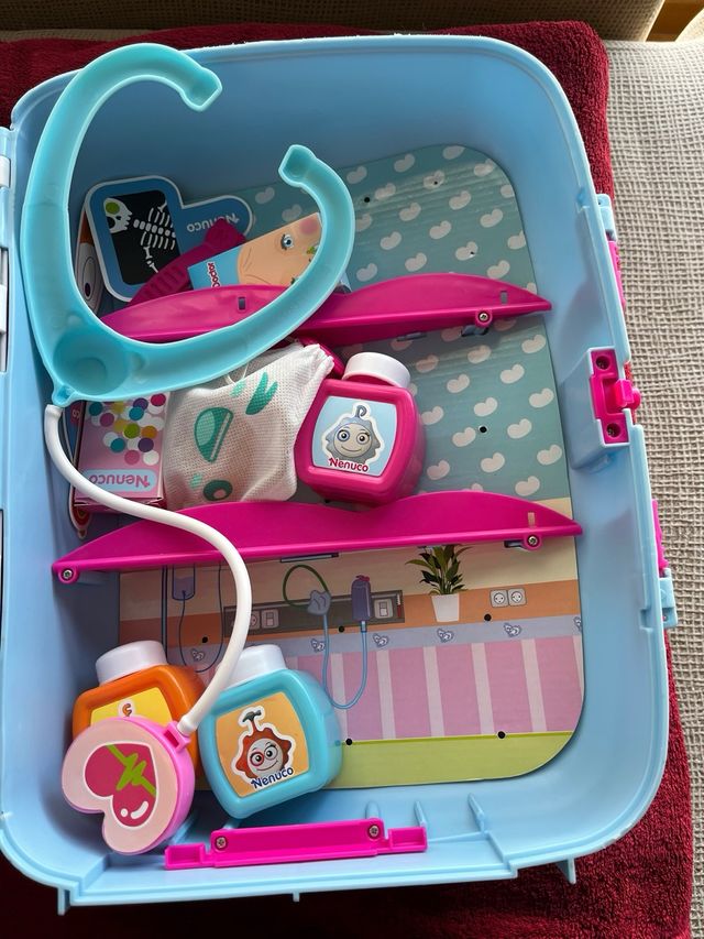 Nenuco con maletín médico