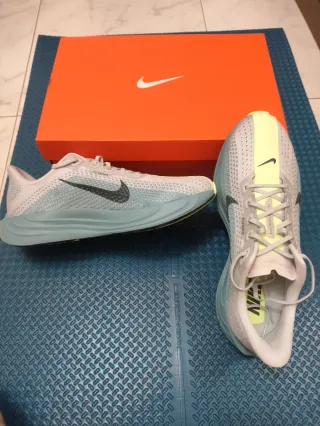 Zapatillas Nike Running Gris y Turquesa