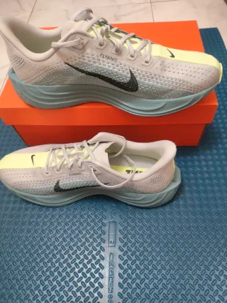 Zapatillas Nike Running Gris y Turquesa