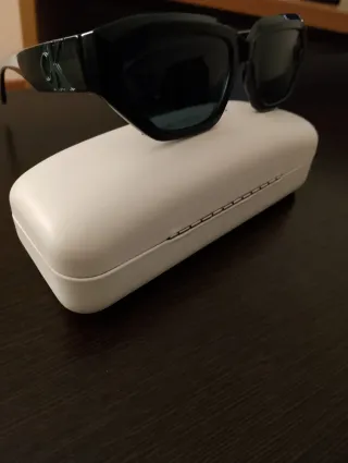 Gafas de sol Calvin Klein negras y azules