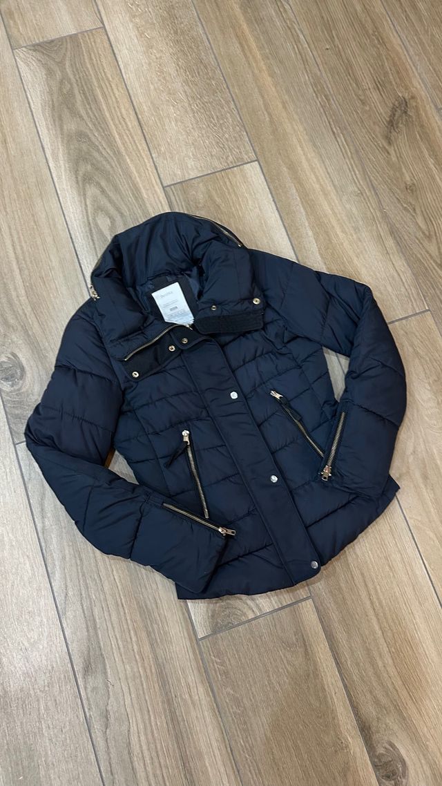 Abrigo cremallera y botones azul marino oscuro