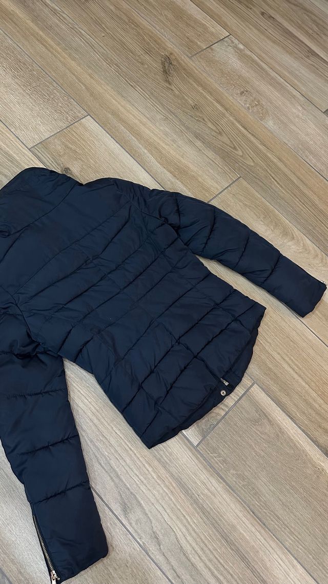 Abrigo cremallera y botones azul marino oscuro