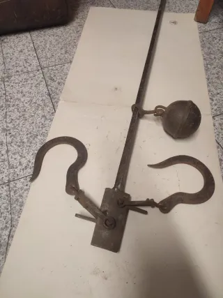 Balanza romana antigua de hierro peso max 150 kg