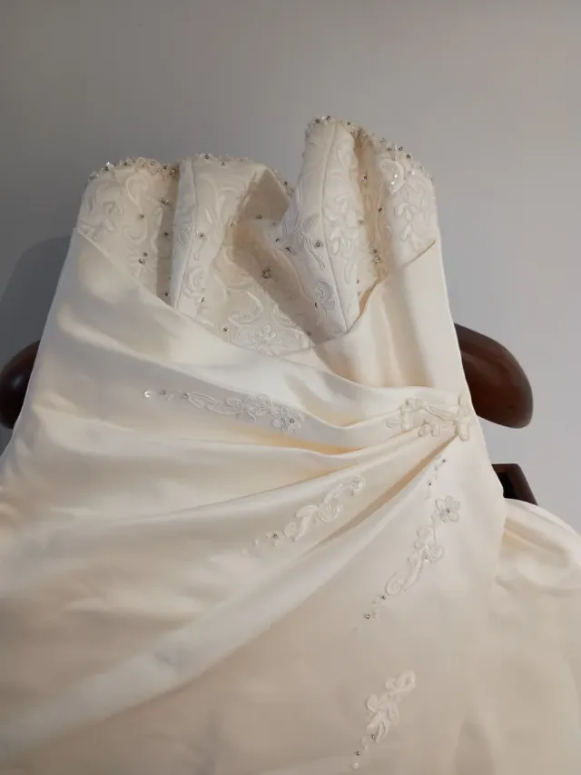 Vestido Novia Blanco roto.REGALO Estola y cancán