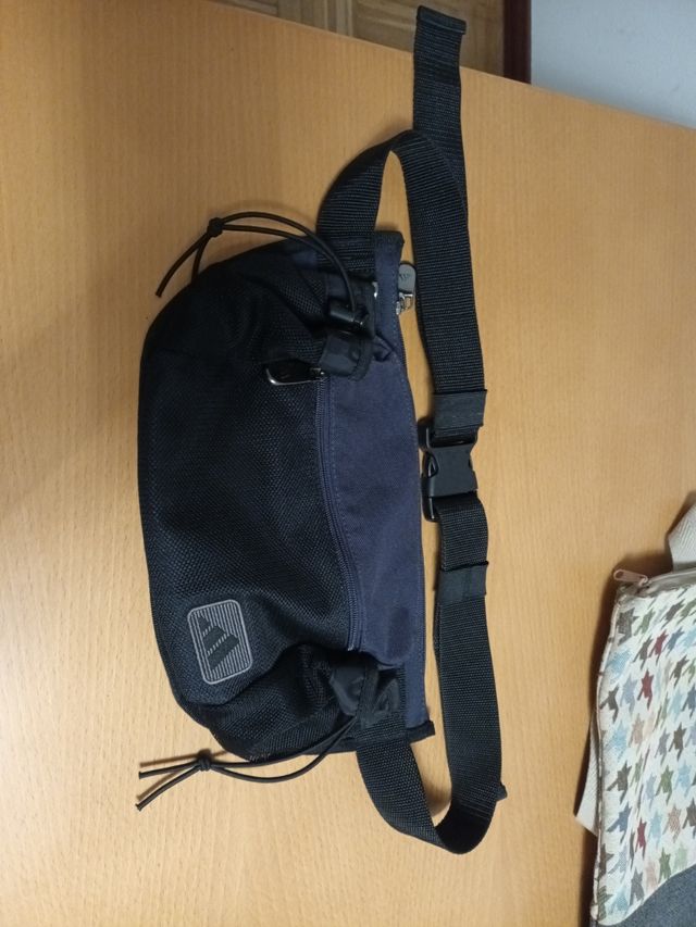 Riñonera Adidas Negra y Azul