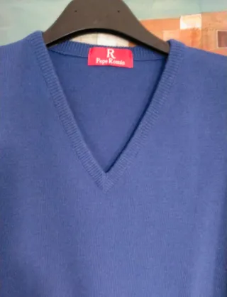 Jersey hombre cuello pico azul