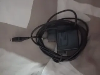 Nintendo DS Plata/Blanco Cargador y R4 de regalo