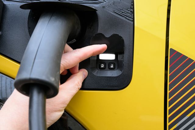 Tapa Puerto Carga Renault 5