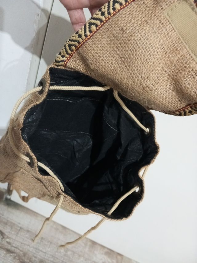 Mochila de yute marrón