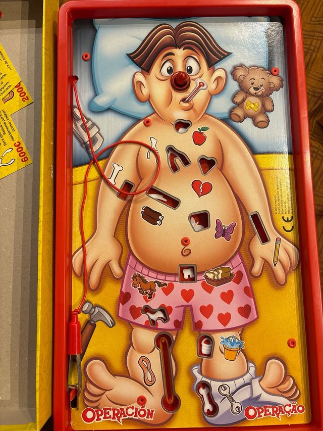 Juego Operación (Portugués) le faltan 2 piezas