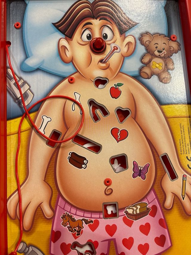 Juego Operación (Portugués) le faltan 2 piezas