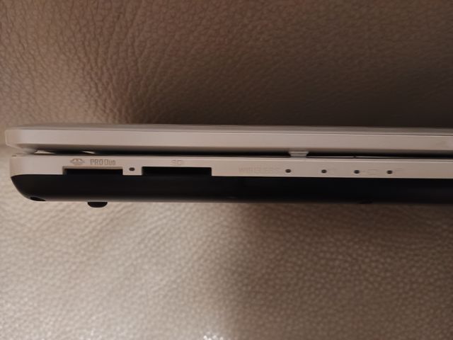 Notebook Sony Vaio Intec core i3-2330 M CPU