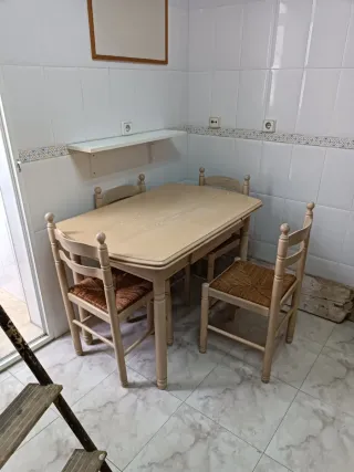 Conjunto mesa y 4 sillas de cocina