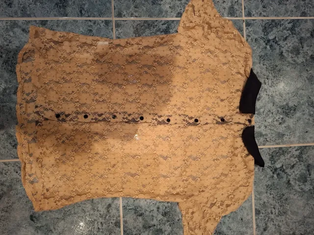 Camiseta Zara Basic encaje beige talla única