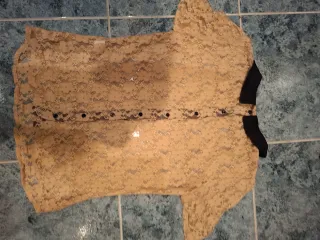 Camiseta Zara Basic encaje beige talla única