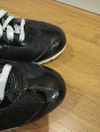 Zapatillas Munich Mujer Negras y Plateadas