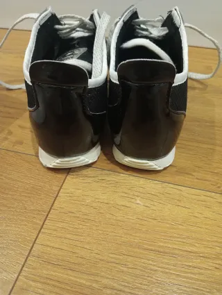 Zapatillas Munich Mujer Negras y Plateadas