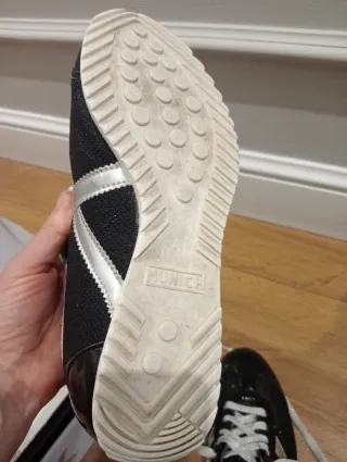 Zapatillas Munich Mujer Negras y Plateadas