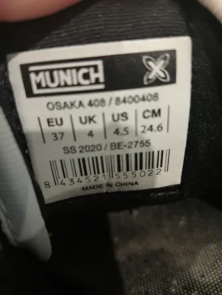 Zapatillas Munich Mujer Negras y Plateadas