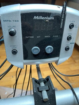 Batería Electrónica Millenium + asiento + baquetas