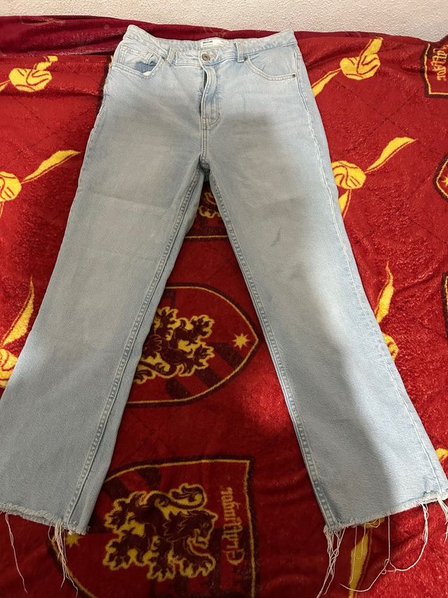 Vaqueros anchos tiro alto deshilachados