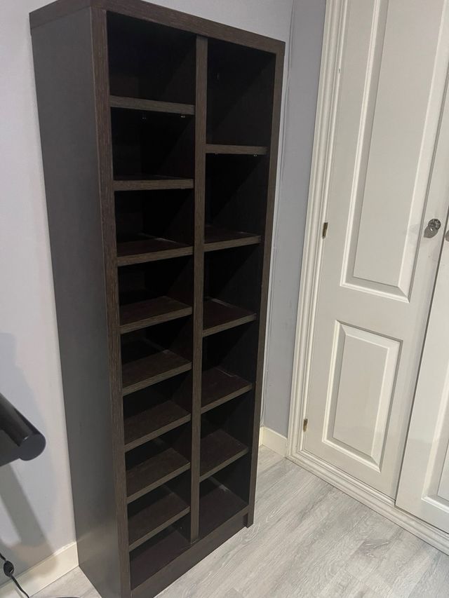 Estantería de madera