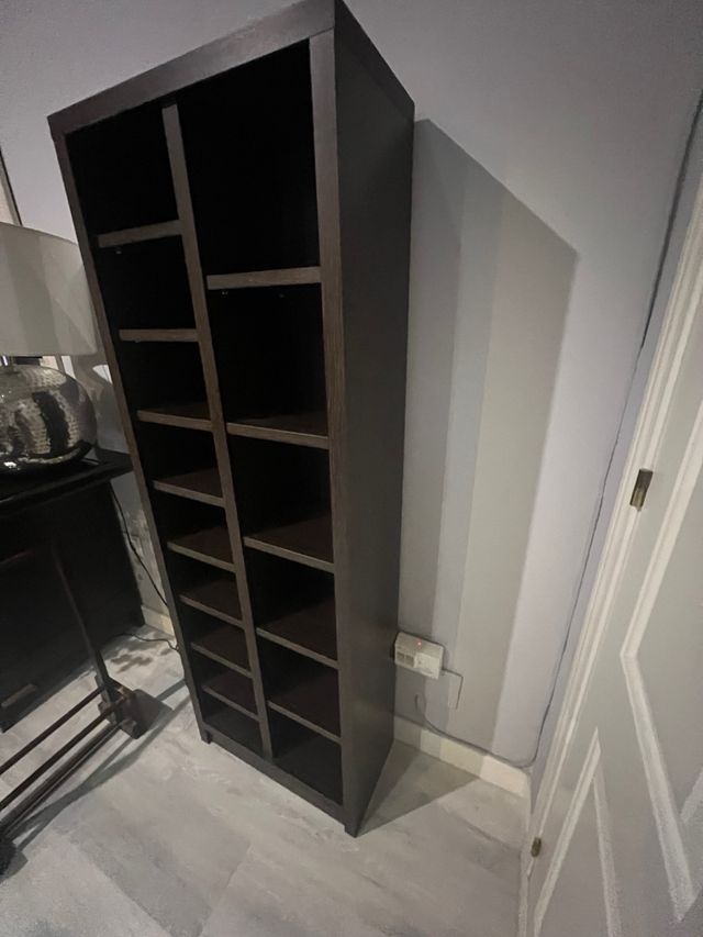 Estantería de madera