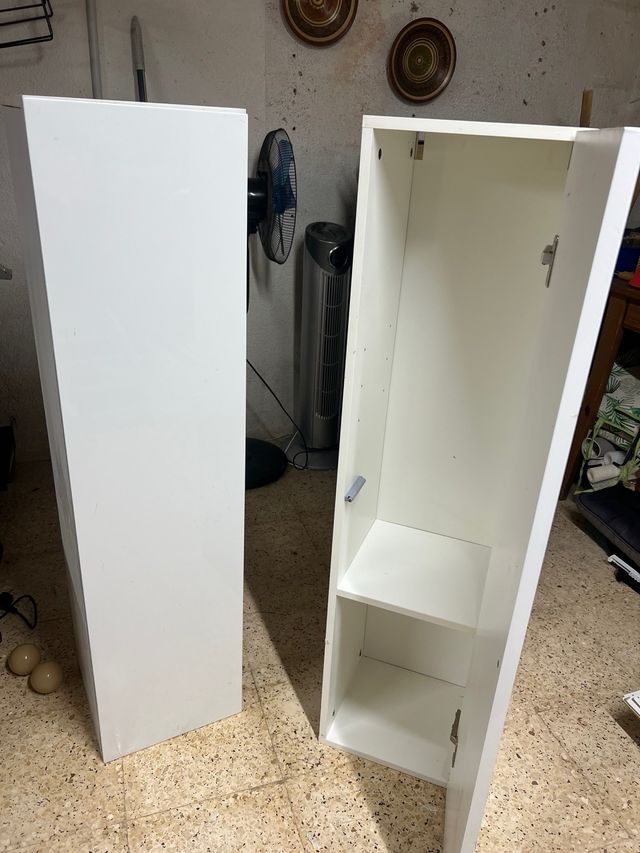 Estantería blanca alta