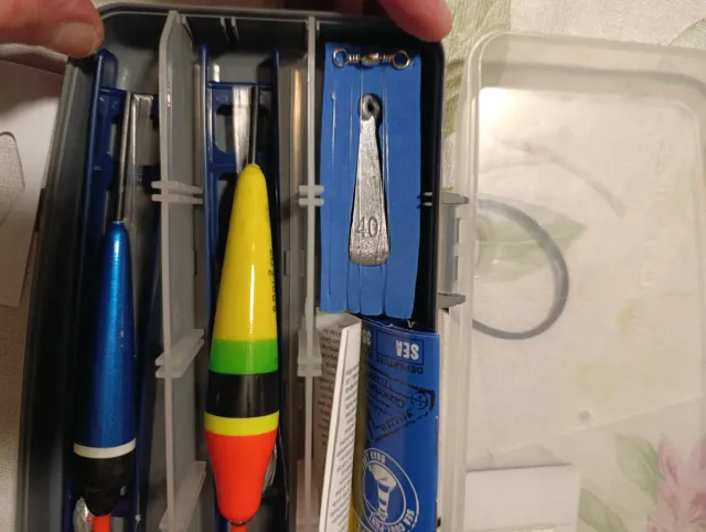 Caperlan Anzuelos y Emerillones Pesca