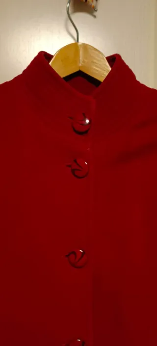 Abrigo rojo elegante