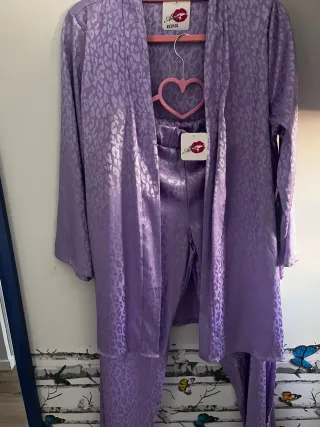 Conjunto lila estampado leopardo