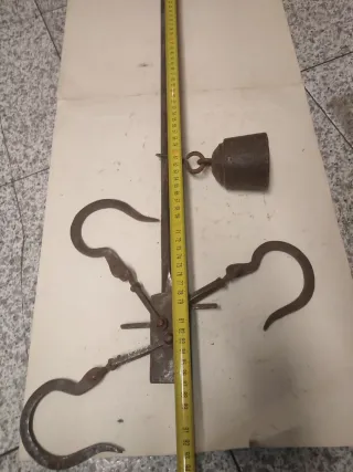 Báscula romana antigua de hierro peso max 100 kg