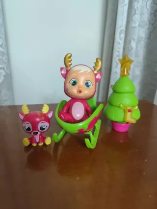 Bebé Llorón Navideño con Trineo y Árbol