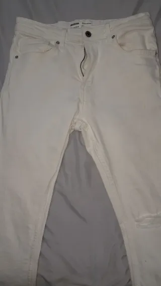 Pantalón de hombre, Bershka.
