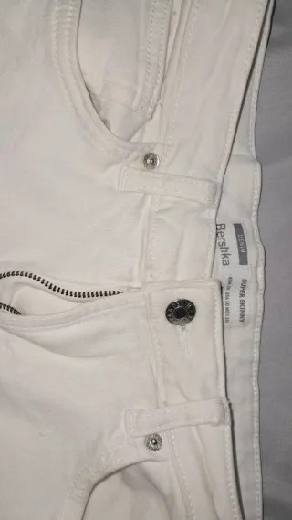 Pantalón de hombre, Bershka.