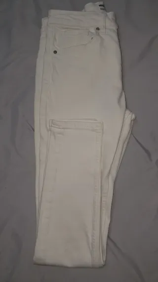 Pantalón de hombre, Bershka.