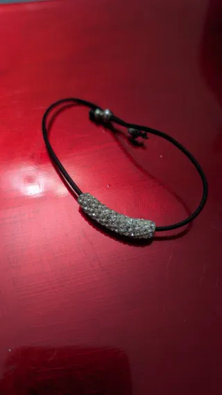 Pulsera elástica con adornos plateados